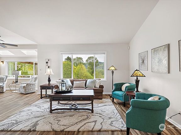 3rd image of 15533 Broadway Avenue
