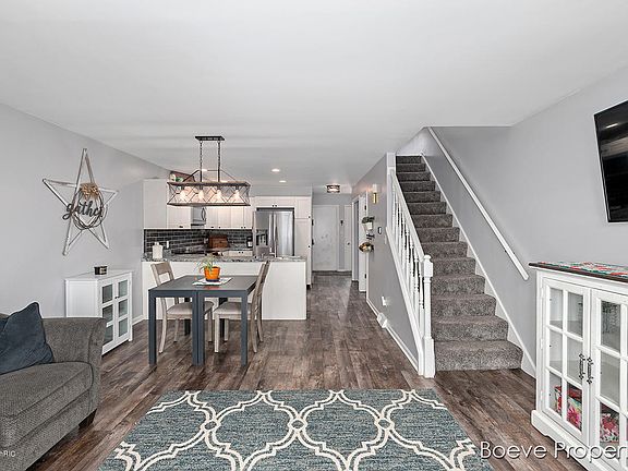 3rd image of 4821 Meadowview Ct