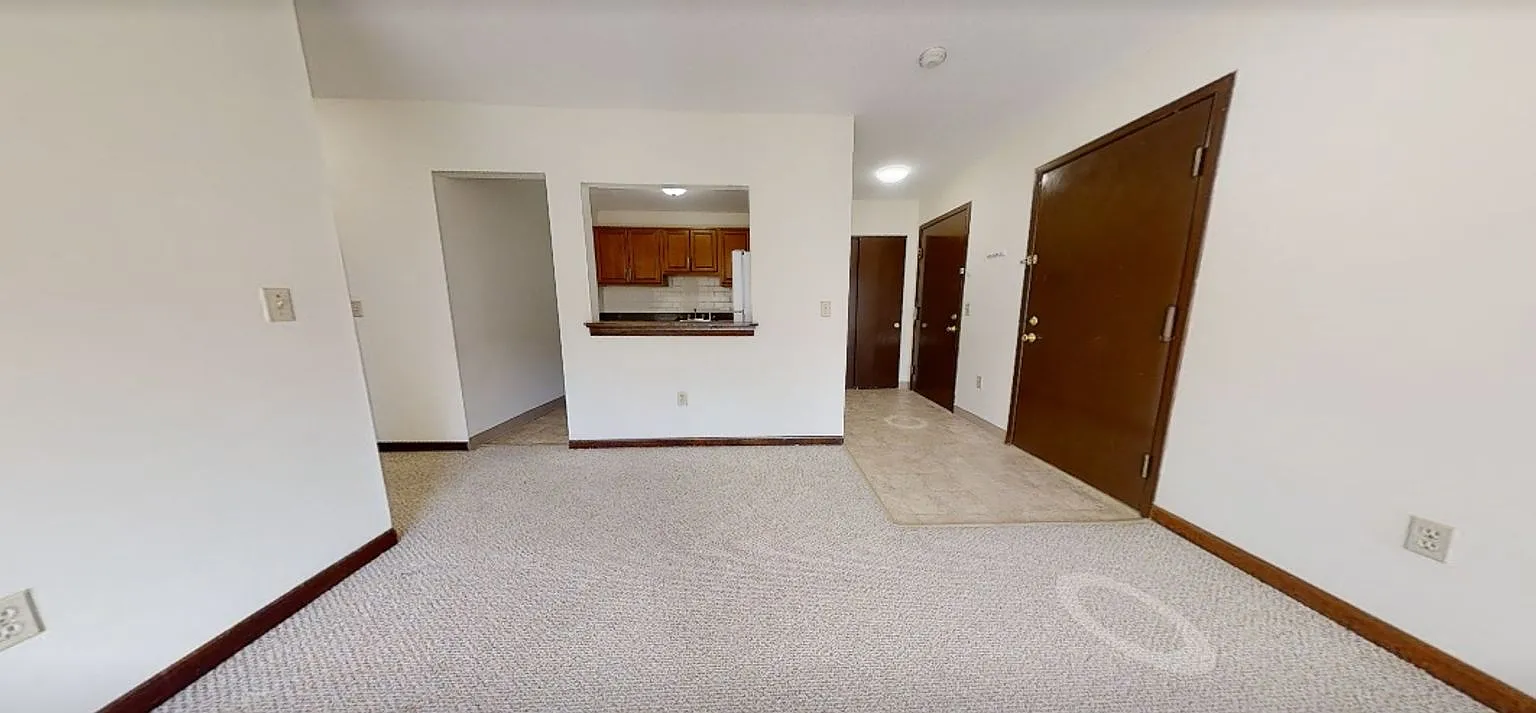 1 Bed 1 Bath on Sunderland — Photo 2