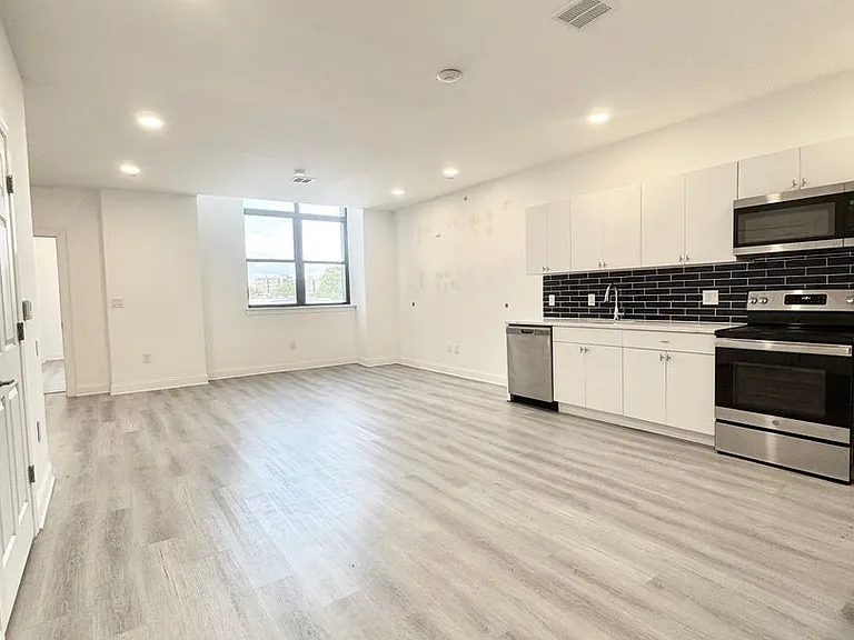 1600 West Hunting Park - Residential — Photo 27