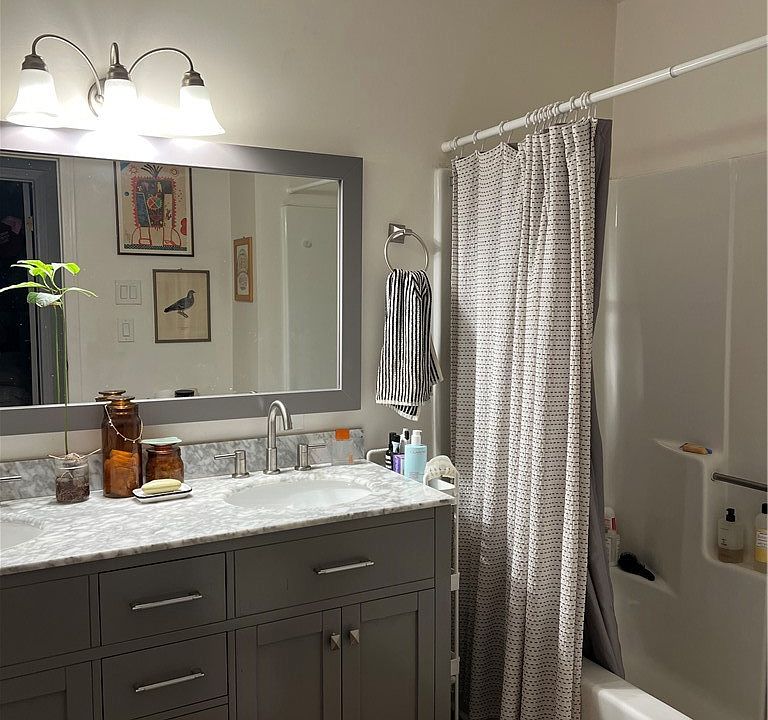 1st image of 4026 Jackson Ave #4026