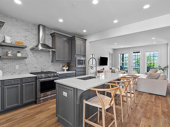 5th image of 3155 Preston Way