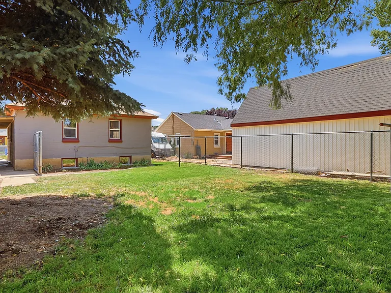 654 W Lennox St — Photo 30