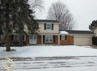 30051 Club House Ln, Farmington Hills, MI 48334