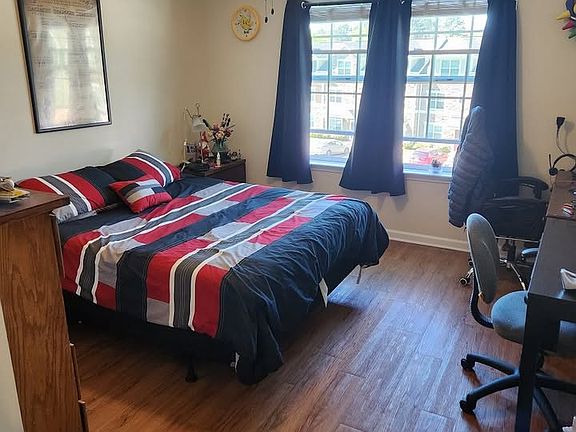 4th image of 633 Centennial View Ln