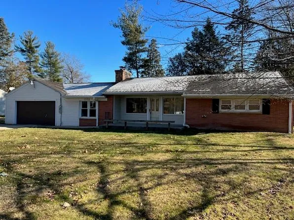 1324 Post Dr, Rockford, IL 61108