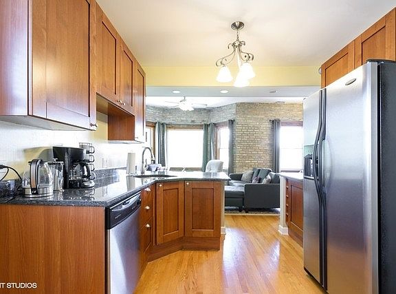 3rd image of 1673 W Farwell Ave APT 3N