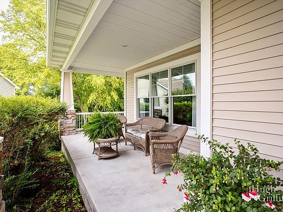 4th image of 2026 Deerfield Ct SE