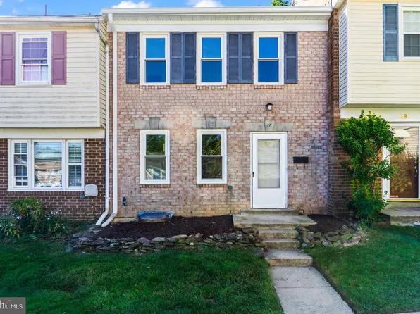 17 County Ct Unit 15-9, Gaithersburg, MD 20878