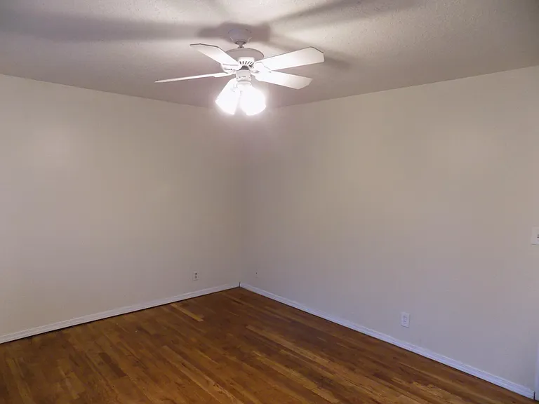 12020 SW Lincoln Ave — Photo 18