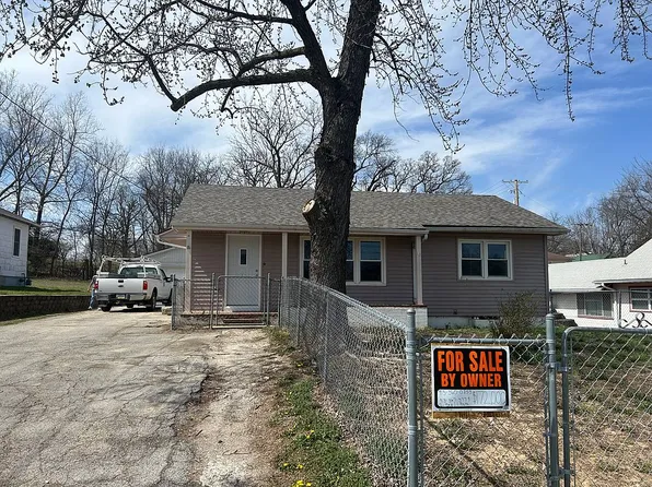 1605 S 6th St, Atchison, KS 66002