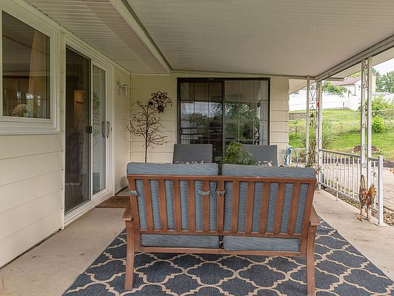 4th image of 220 Evergreen Dr