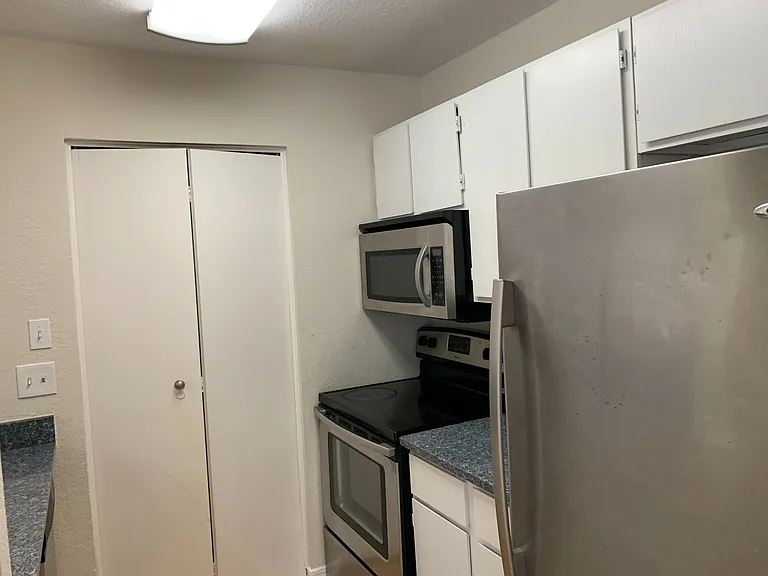 513 S Park Dr — Photo 41