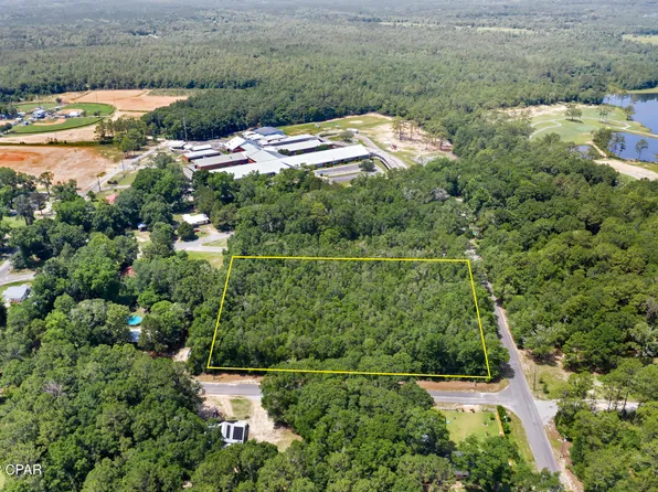 S 26th St, Defuniak Springs, FL 32435