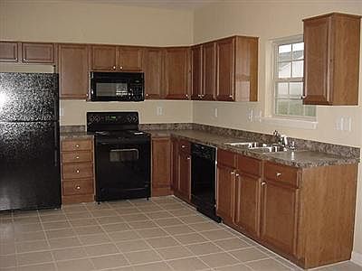 3rd image of 126 Lowell Ct