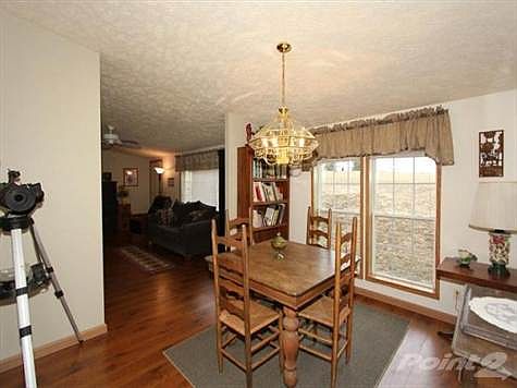 Airy and light, the perfect place to enjoy a meal or entertain.