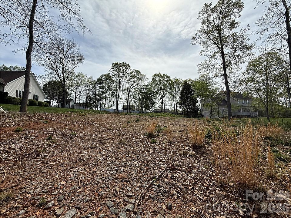1st image of 155 Greenwich Dr