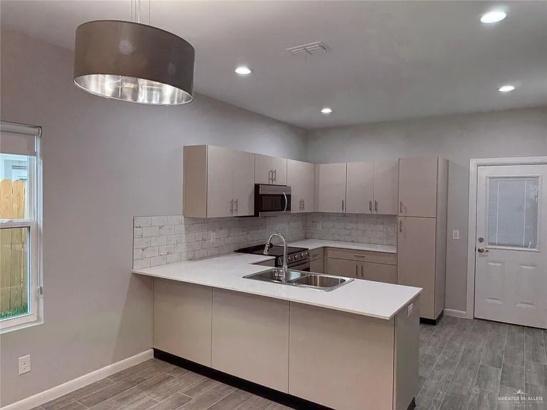 816 Dove Ave #2 — Photo 3