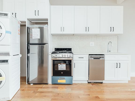 2nd image of 234A Vernon Ave #4