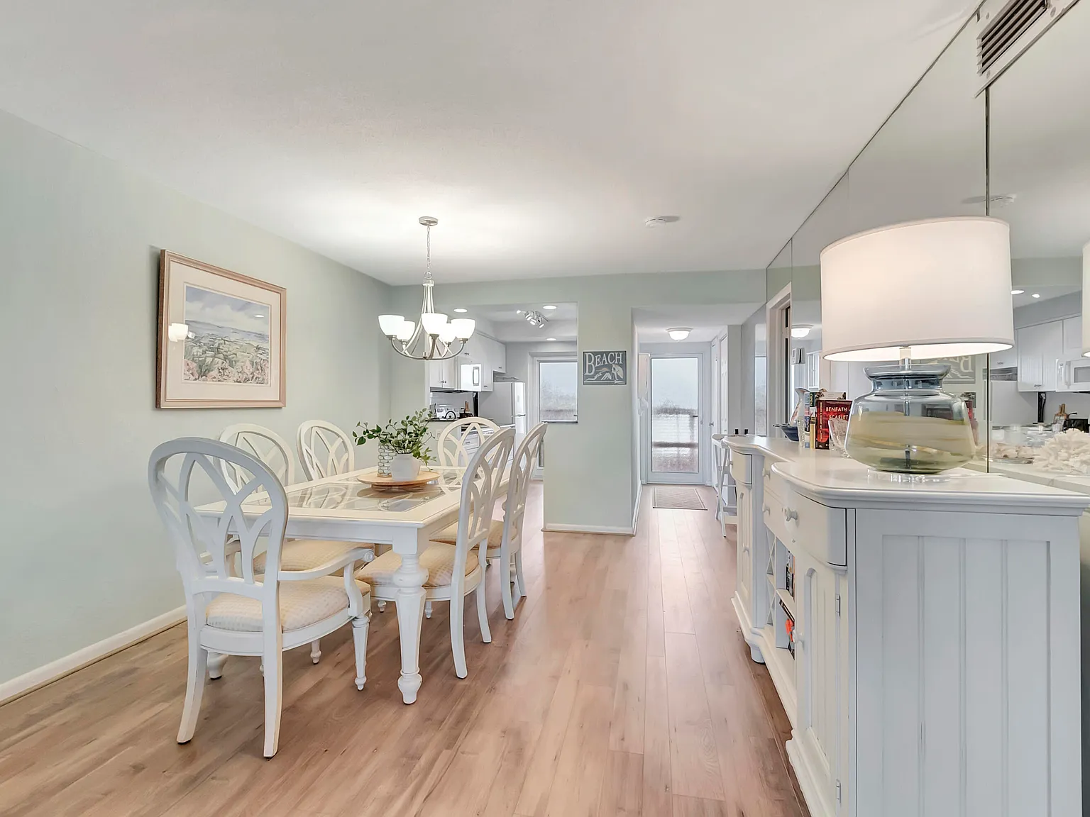 2 bed, 2.0 bath, 1000 sqft, $6,000 — Photo 2