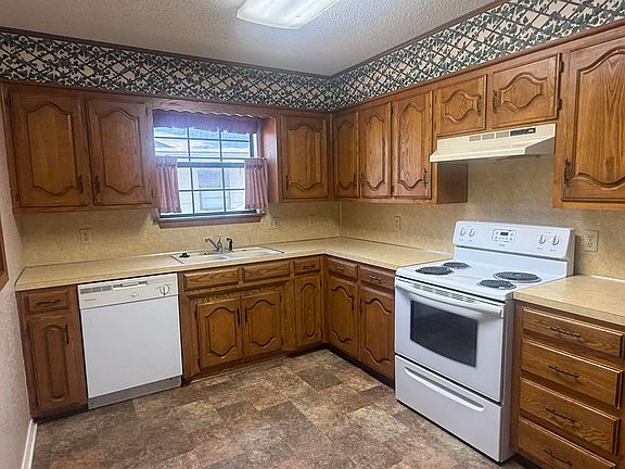 2nd image of 2805 Lavell Ave