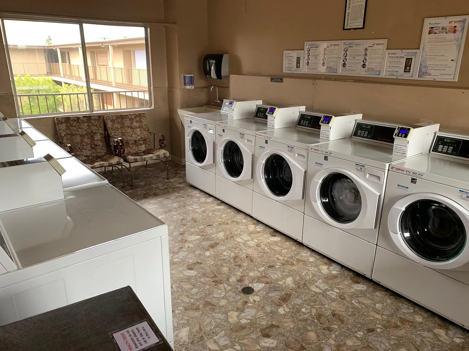 2 bed, 700 sqft, $2,300 — Photo 2