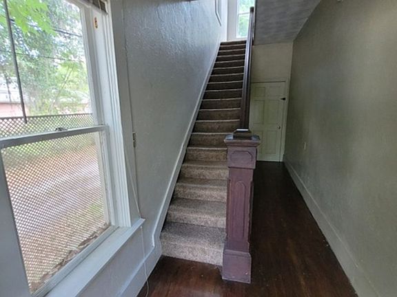 4th image of 206 E Howry Ave