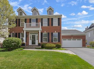 1521 Greystone Dr, Gurnee, IL 60031