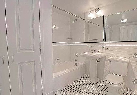 5th image of 325 W 43rd St #9A