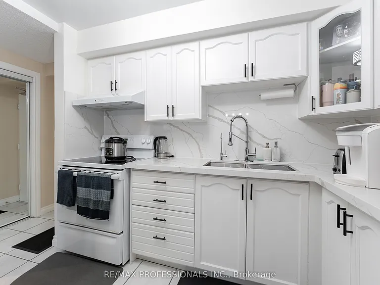 75 Glenburn Ct #111 — Photo 7