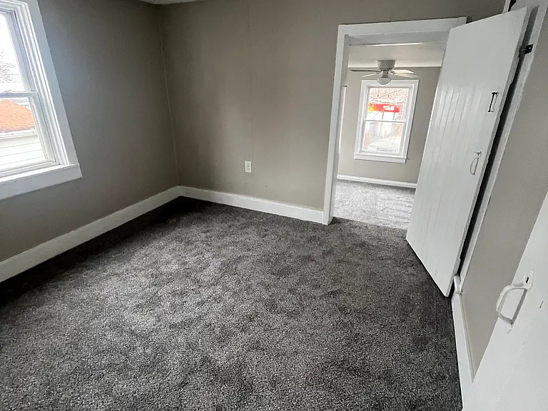 54 Valley St — Photo 5