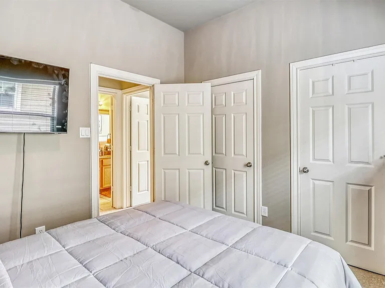 9113 Creekstone Lake Dr — Photo 27