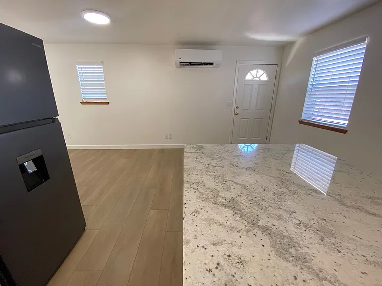 1112 Buena Vista Ave — Photo 9