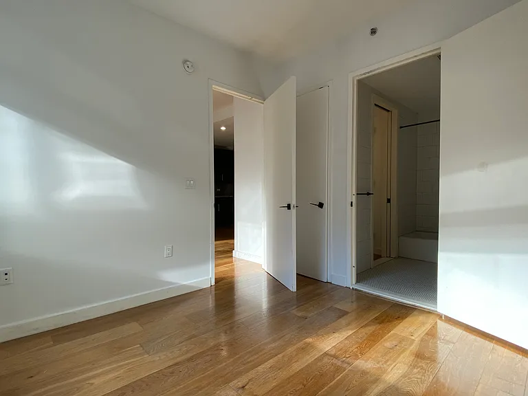 180 Nassau St #10A — Photo 17