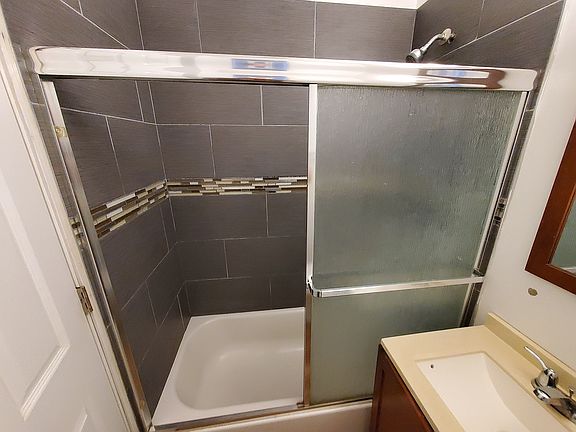 5th image of 1706 W 17th St APT 1C