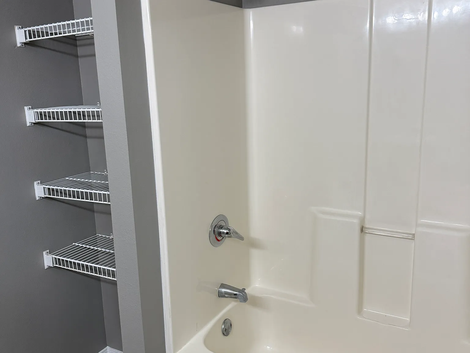 4 bed, 2347 sqft, $1,800 — Photo 2