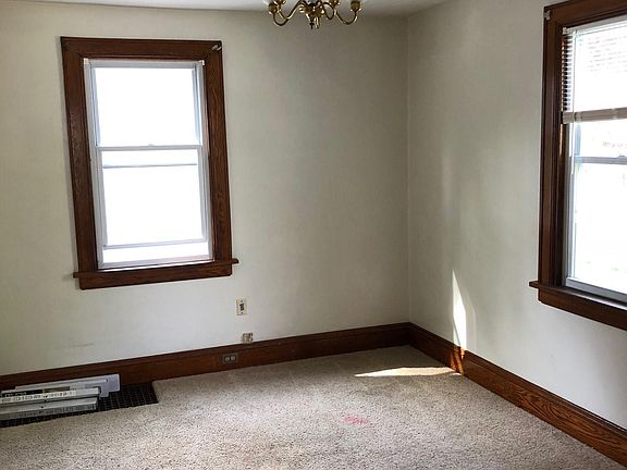 3rd image of 1381 Girard St