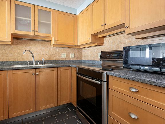 4th image of 221 E Grand Avenue E #2D