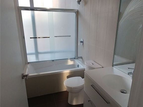 4th image of 15 Grenville St #703