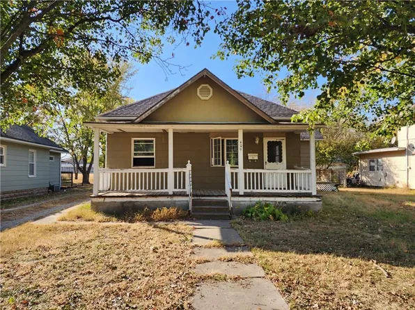 409 N Ozark St, Girard, KS 66743