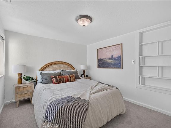 4th image of 1381 Davis St