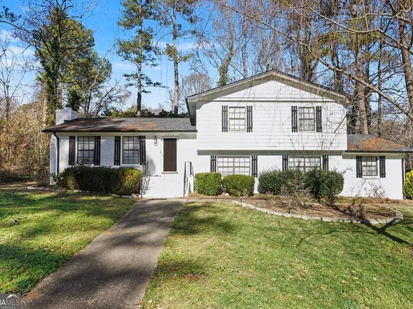 1236 Country Pine Dr, Ellenwood, GA 30294