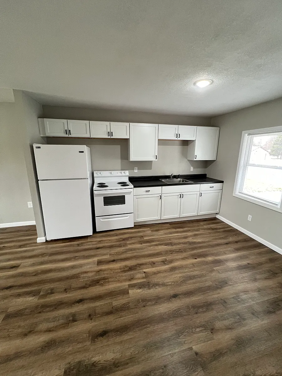 Building Photo - 712 Logan Ave #C