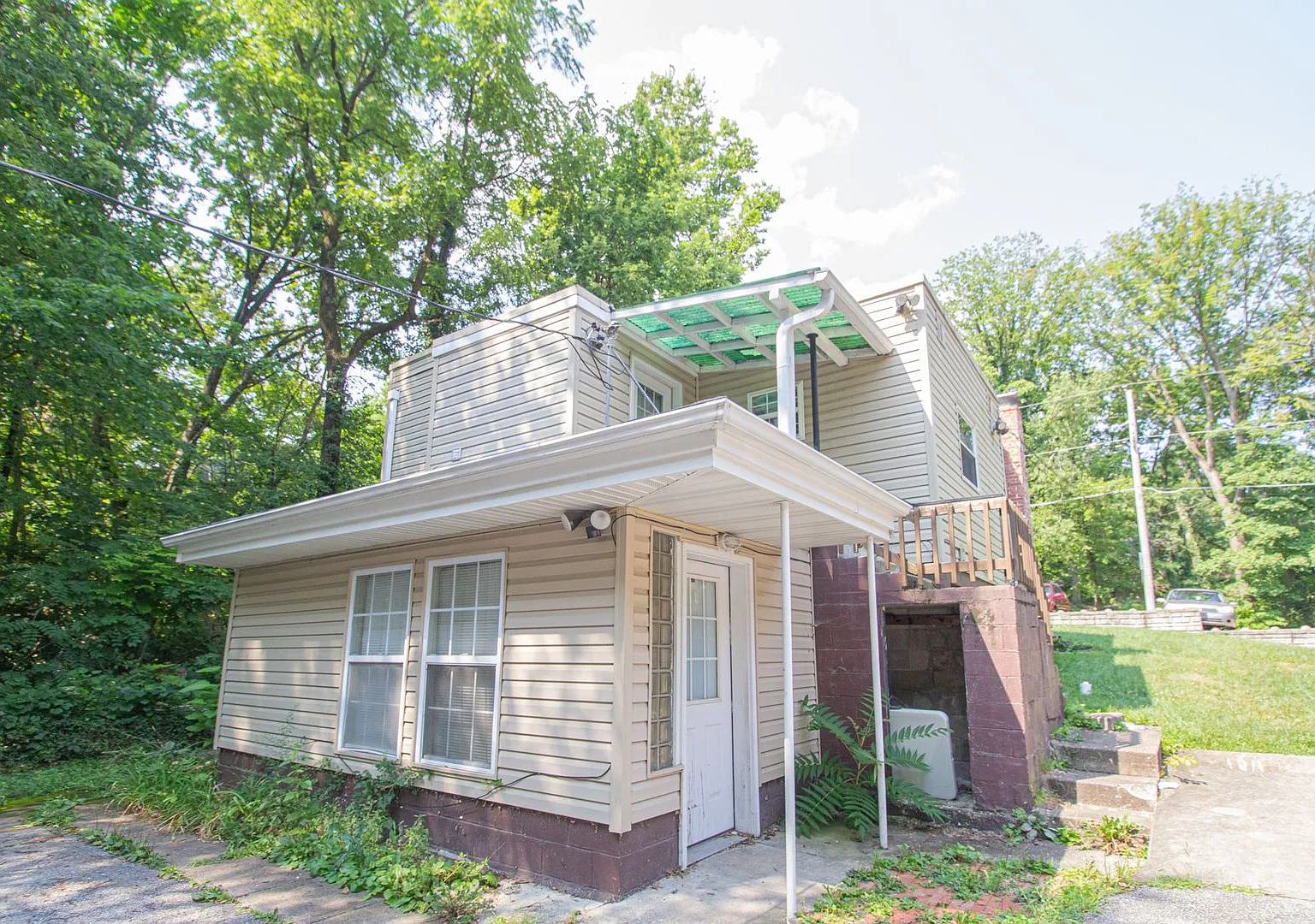 404 Lawrence Place — Photo 1