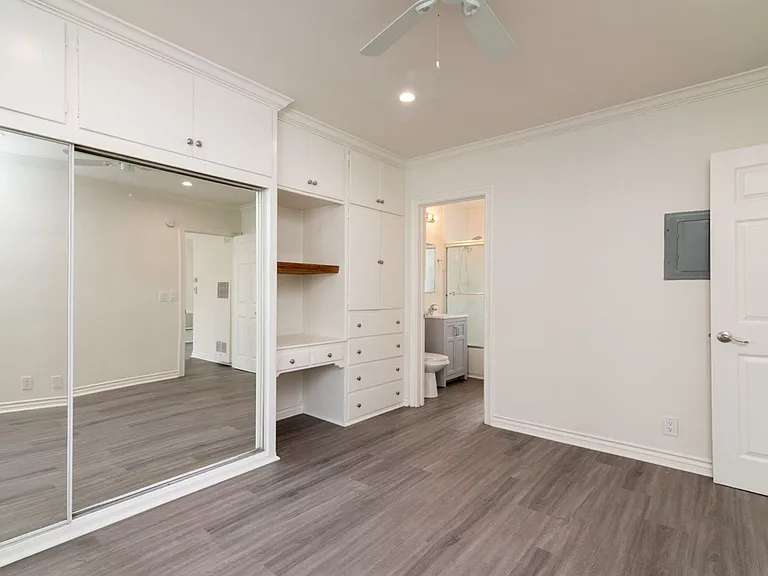 Alameda Apartments — Photo 6