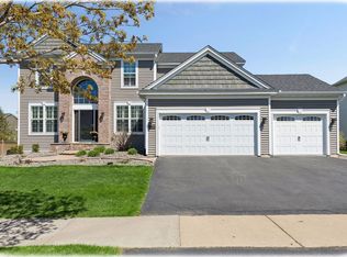 7136 Peony Ln N, Maple Grove, MN 55311