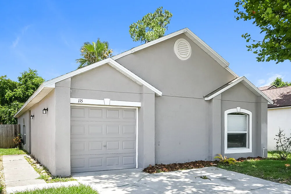 4 bed, 2.0 bath, 1406 sqft, $2,140 — Photo 3