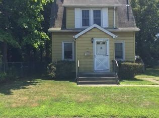 42 Peacock Ln, North Babylon, NY 11703