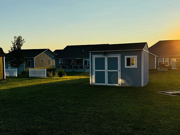 3rd image of 218 Thistlewood Dr