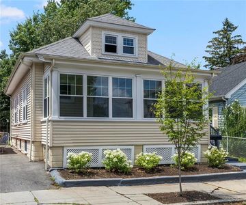 66 Grosvenor Ave, Providence, RI, 02908